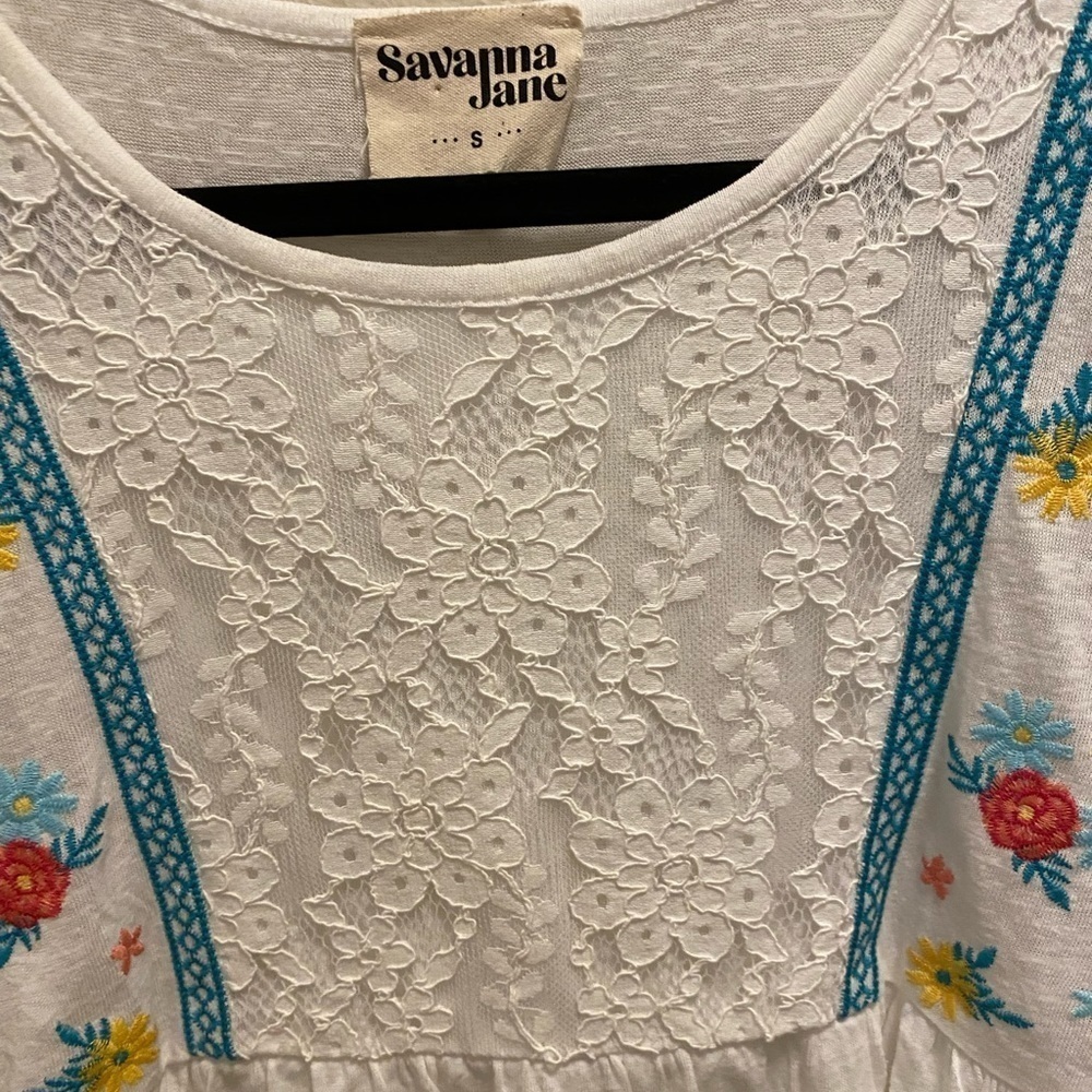 Savanna Jane Short Sleeve Floral Embroidered Babydoll Top With Lace Detailing - Picture 4 of 9